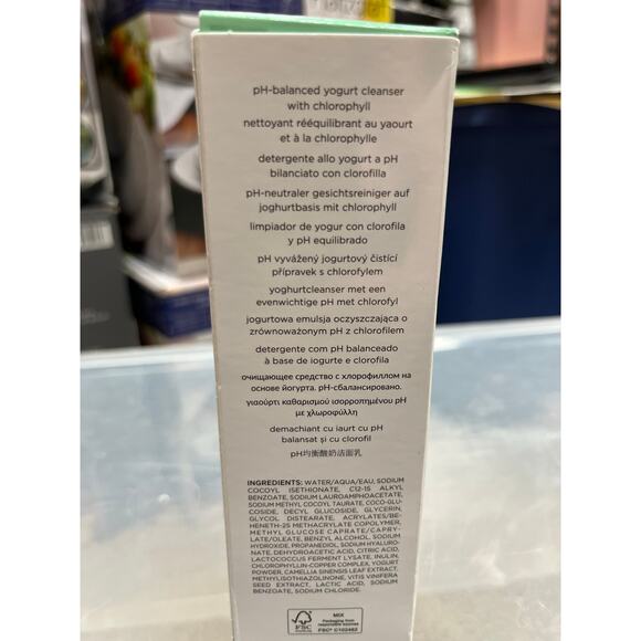 Dr. Brandt Clean Biotic ph-Balanced Yogurt Cleanser - Picture 3 of 4